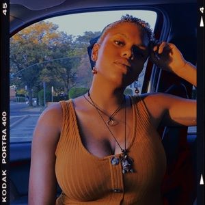 Meet your Posher, Joelle alexandria